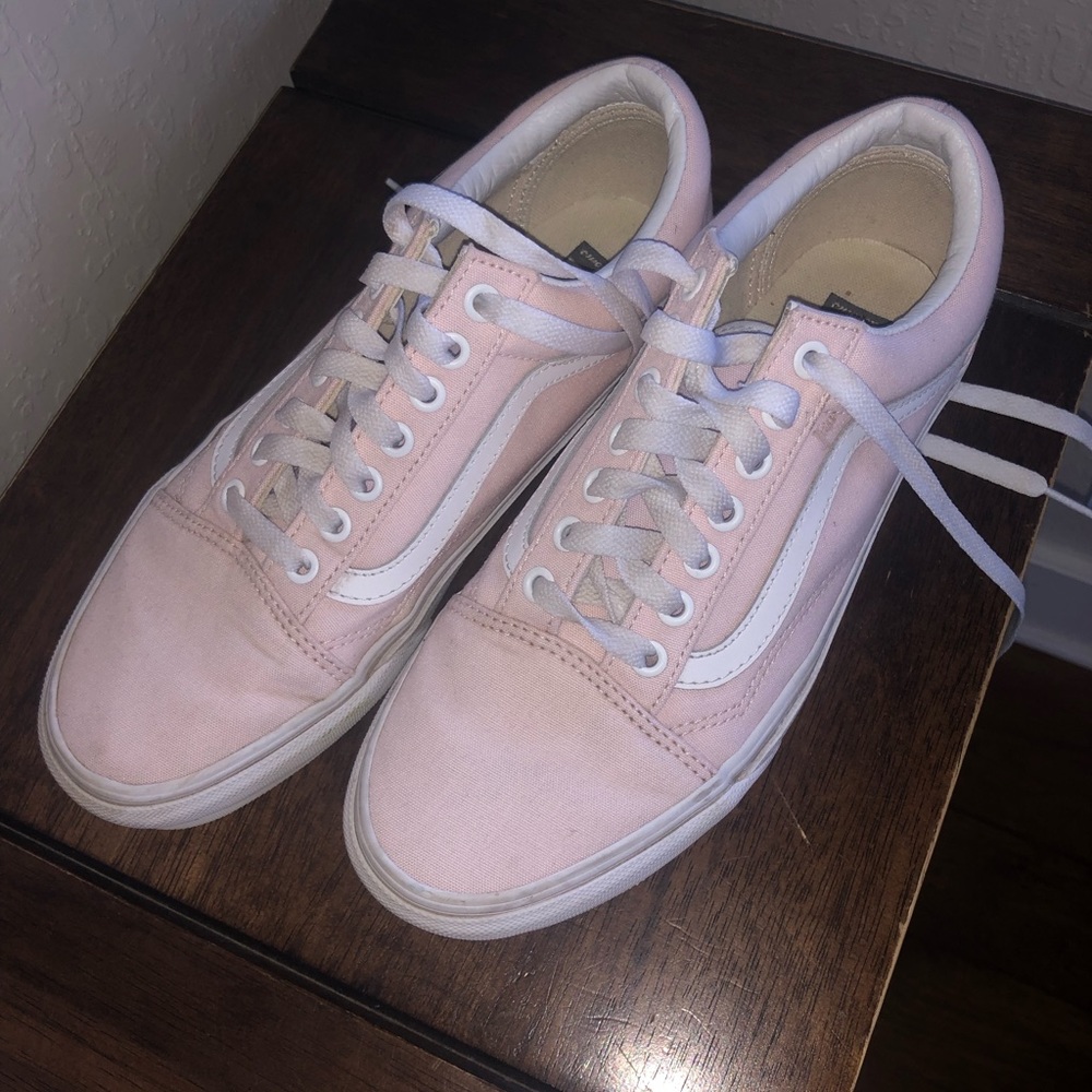 BARELY WORN light pink vans